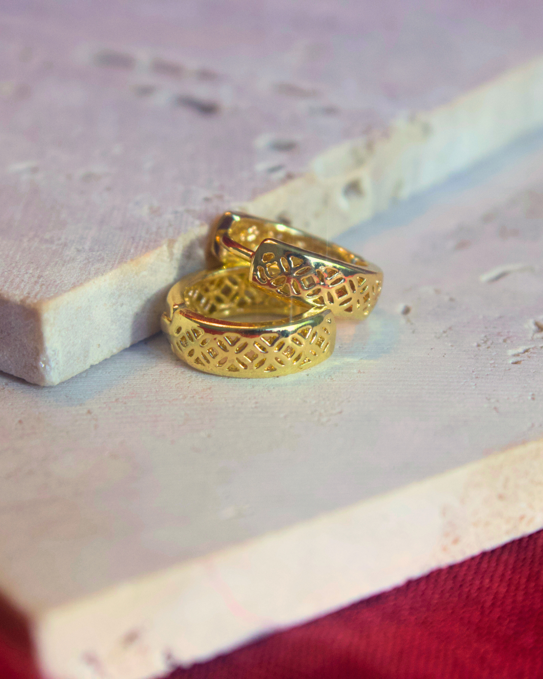 Gold ring with Moroccan design from ARDI on a textured surface
